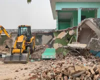 UP: सलेमपुर सलार में बुलडोजरों ने ध्वस्त किया मदरसा...करोड़ों की सरकारी जमीन पर था कब्जा