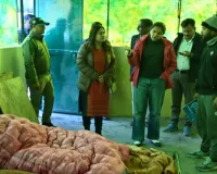 उत्तराखंड : मुनि की रेती में व्यवस्थाओं का डीएम ने लिया जायजा, रैन बसेरा में ठहरे बीमार व्यक्ति के इलाज के दिये निर्देश 