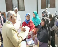 कानपुर : GGIC समेत कई बूथों पर BLO का कार्य देखने पहुंचे डीएम, मतदाताओं से भी किया संवाद 