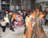 Lohri festival: बाराबंकी में धूमधाम से मना लोहड़ी पर्व, भांगड़ा, गिद्दा पर झूमे लोग