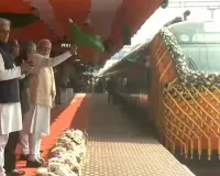 PM मोदी ने मालदा से देश की पहली वंदे भारत स्लीपर ट्रेन को दिखाई हरी झंडी, कहा- भारत को जोड़ना हमारी प्राथमिकता 