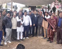 Bareilly : यूजीसी बिल के विरोध में अलंकार समर्थकों ने शुरू किया धरना