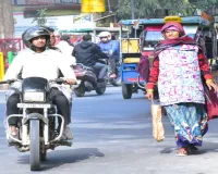 Moradabad: कोहरे व हल्के बादलों की ओट में रहा सूरज, दोपहर में दिखा