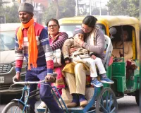 Moradabad: न धूप, न राहत...बर्फीली हवा से ठिठुरा महानगर, न्यूनतम तापमान 8 डिग्री लुढ़का