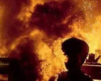 Moradabad: जलते अलाव में की थिनर डालने की गलती, आग भड़की तो झुलसा युवक