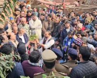 कपसाड़ गांव छावनी में तब्दील... बढ़ा सियासी तनाव, हत्या के बाद अपहृत बेटी का अब तक नहीं मिला सुराग, परिवार को मिला लिखित वादा!