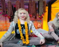 इटली की लुक्रेशिया ने अपनाया सनातन धर्म: माघ मेले में भजन-कीर्तन कर सबको कर रही मोहित, महाकुंभ ने बदल दी जिंदगी!