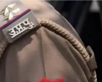 UP News: एसीपी ने पुलिसकर्मियों को प्रशस्ति पत्र देकर किया सम्मानित