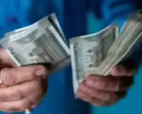 पेंशन चाहिए तो पहले 3.50 लाख रुपए लाओ... रिश्वत लेते रेलवे के फाइनेंस ऑफिसर व कैशियर गिरफ्तार