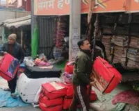 Lucknow News: सड़क पर किया अतिक्रमण तो सामान होगा जब्त, स्वामी पर होगी कार्रवाई