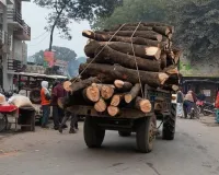 मानक के विपरीत ग्रामीण क्षेत्रों में दौड़ रहे वाहन, कभी भी हो सकते हैं हादसे