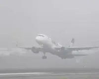 घने कोहरे के चलते विमानों पर लगा ब्रेक... कई फ्लाइट प्रभावित, घंटों परेशान रहे यात्री 