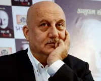 अनुपम खेर का दिल छू लेने वाला मैसेज: “50-80 के दशक वाली पीढ़ी अफलातून है... ना कोई थी, ना कोई होगी!”