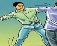 Prayagraj News: एसआरएन अस्पताल बना जंग का मौदान, तीमारदार और डाक्टरों के बीच जमकर हुई मारपीट