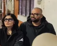 Neha Singh Rathore : विवादित पोस्ट मामले में हजरतगंज थाने पहुंचीं नेहा सिंह राठौर, कहा- जांच में सहयोग दूंगी