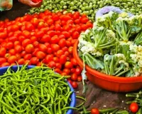 Moradabad: सर्दी और कोहरे ने बढ़ाई टमाटर की तपिश, खुदरा बाजार में 60 रुपये किलो तक पहुंचे दाम