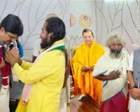 माघ मेले में राजा भैया...  सतुआ बाबा के शिविर में साधु-संतों से मिले; स्वामी अविमुक्तेश्वरानंद से मुलाकात पर बचते दिखे विधायक 