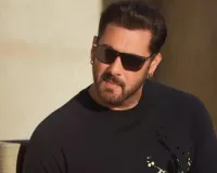 SPL Season 3:  सूरत पहुंचे सलमान खान, अपने खास अंदाज से जीता सबका दिल, इमोशनल होते दिखे फैंस  