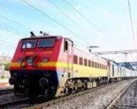 मुरी एक्सप्रेस में धुआं देख यात्रियों में अफरा-तफरी... प्लेटफार्म पर कूदे यात्री, प्रयागराज से कानपुर जा रही थी ट्रेन  