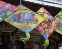 मकर संक्रांति पर्व :  रामनगरी में सजी पतंग-मांझे की दुकानें, अयोध्या प्रशासन बोला-अगर बेचा चाइनीज मांझा तो दर्ज होगा केस