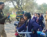  इंस्पेक्टर ने छात्राओं से सीधे संवाद कर दिया सुरक्षा का भरोसा, बोले- पुलिस हर कदम उनके साथ