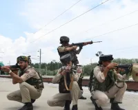 श्रीनगर में सुरक्षा व्यवस्था चाक-चौबंद, गणतंत्र दिवस से पहले महत्वपूर्ण स्थानों पर तैनात पुलिसकर्मी