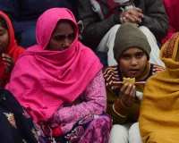 रामनगरी में 5 डिग्री दर्ज हुआ न्यूनतम पारा:  कपकपी ठंड में धूप बेअसर, शीतलहर से सड़कों पर सन्नाटा  