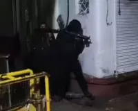  बांके बिहारी मंदिर में NSG ने की मॉकड्रिल: पूरे इलाके को चारों तरफ से घेर लिया, दहशत में लोग 