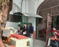 KGMU परिसर में बनी मजारों पर चस्पा किए नोटिस,  15 दिन में खुद न हटाने पर प्रशासन करेगा कार्रवाई