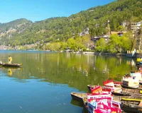 उत्तराखंड में बारिश के बाद बर्फबारी,  सफ़ेद चादर से ढकें पहाड़, स्नोफॉल के चलते रुकी माता वैष्णो देवी यात्रा