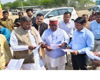 बाराबंकी : प्रभारी मंत्री राही ने विकास कार्यों की परखी गुणवत्ता, कहा- जनहित के कामों को प्राथमिकता देना हमारी पहली जिम्मेदारी