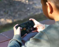 Moradabad : मोबाइल की दुनिया में खो रहे युवा, बढ़ी गेम्स की लत