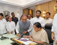 सुनेत्रा पवार ने संभाला महाराष्ट्र की पहली महिला डिप्टी सीएम का पदभार, मुंबई के सिद्धिविनायक मंदिर में की पूजा-अर्चना 