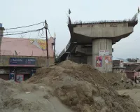 पितांबरपुर क्रॉसिंग :  सर्विस रोड की जद में आ रहे पांच मकान