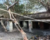 बाराबंकी : ब्लॉक कार्यालय जर्जर भवनों में संचालित, बीडीओ कक्ष से मनरेगा कार्यालय तक असुरक्षित, कार्रवाई ठंडे बस्ते में