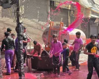 Sambhal : रंग एकादशी पर जमकर उड़ रहा रंग गुलाल, सुरक्षा के कड़े इंतजाम