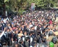 बाराबंकी बॉबी हत्याकांड : कचहरी बनी छावनी, वकीलों ने घेरा एसपी कार्यालय, बातचीत को तैयार नहीं परिजन