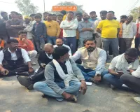 बाराबंकी : थाने में पिटाई से युवक गंभीर, विरोध में प्रदर्शन नारेबाजी