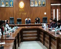 Moradabad: कलेक्ट्रेट सभागार में विशेष प्रगाढ़ पुनरीक्षण के संबंध में बैठक आयोजित