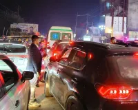 बरात या आफत: सड़क पर डीजे की धुन पर नागिन डांस, जाम में फंसी एम्बुलेंस