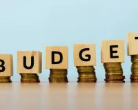 Moradabad: महंगाई और टैक्स के बोझ के तली दबी गृहस्थी की गाड़ी को गति मिलने की उम्मीद