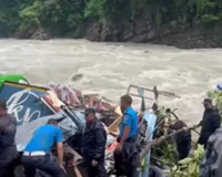 नेपाल में बड़ा हादसा : तामाकोशी नदी में  गिरी बस,12 यात्रियों की मौत, आठ घायल