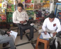 Bareilly: किप्स स्वीट्स और दीनानाथ लस्सी से लड्डू और दही के नमूने भरे