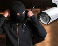 Bareilly: शादी हॉल के कमरे से चोरी, कैमरे में कैद हुआ चोर, चांदी के जेवर और नकदी लेकर चंपत