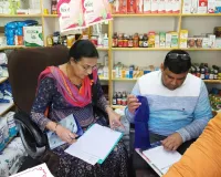 Bareilly: बिना लाइसेंस चल रहे मेडिकल स्टोर का भंडाफोड़, 5 संदिग्ध दवाओं के लिए नमूने