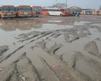 कानपुर : झकरकटी बस अड्डा या झील, सारी बसें रुट पर, लगा भीषण जाम, यात्री परेशान