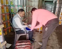 Bareilly : होली से पहले ताबड़तोड़ छापेमारी, छह दुकानों से भरे नमूने