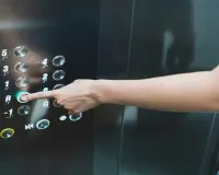 Bareilly : रेस्टोरेंट की लिफ्ट में 30 मिनट तक फंसे रहे 10 लोग...बच्चों के दम घुटने जैसे बने हालात