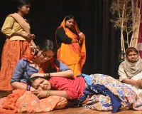 Bareilly: भारत रंग महोत्सव के मंच पर मीता पंचलैट वाले ने बांधा समां