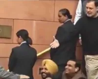 संसद परिसर में तीखी नोकझोंक, राहुल गांधी ने मंत्री रवनीत बिट्टू को बताया 'गद्दार'